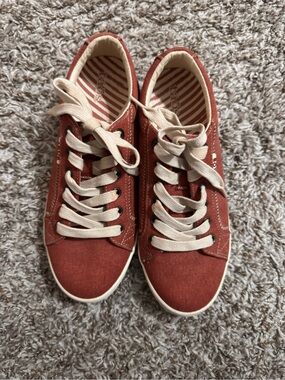 Taos Footwear Women's Canvas Sneakers in Rust with Cream Laces